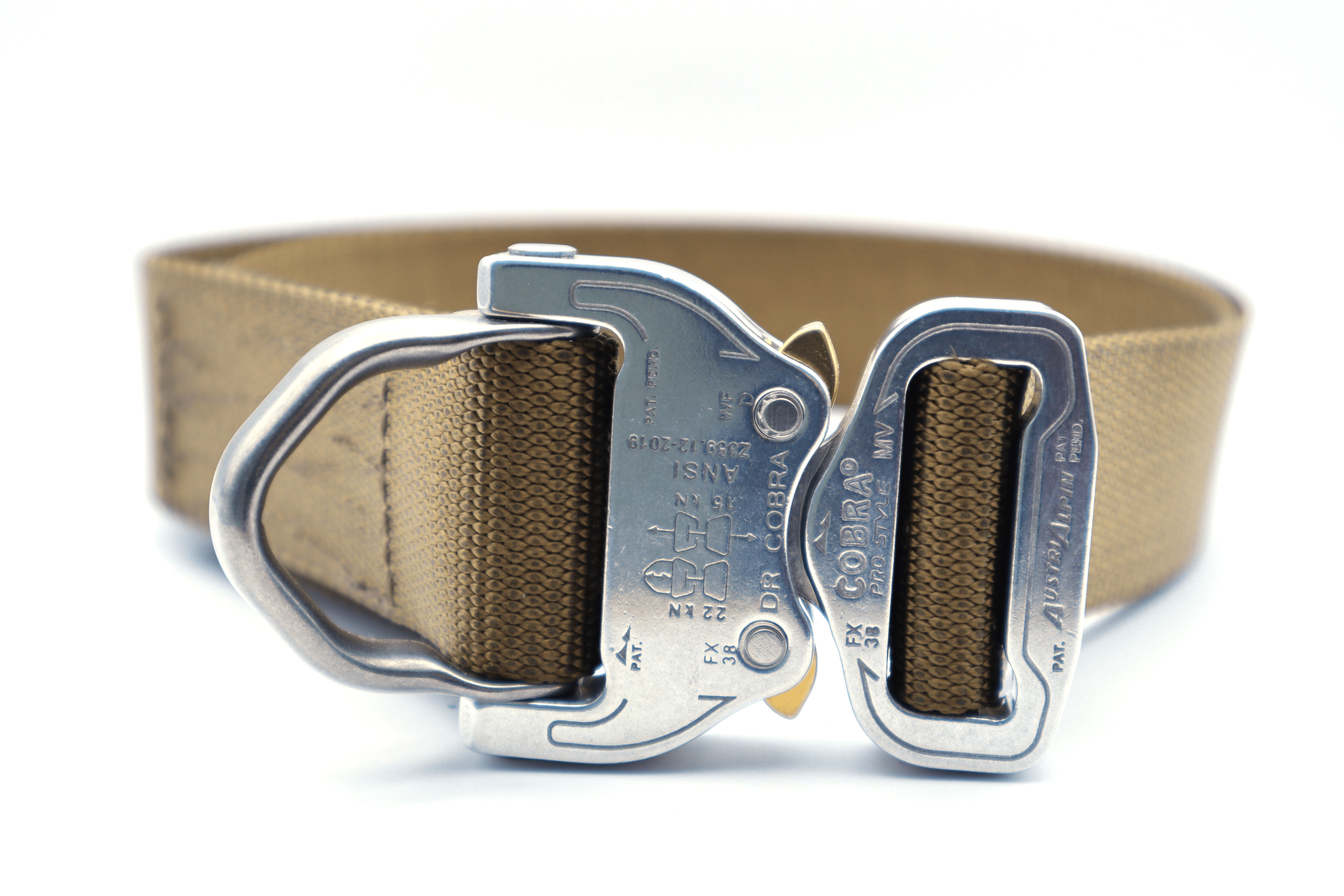 Cobra buckle top with d ring